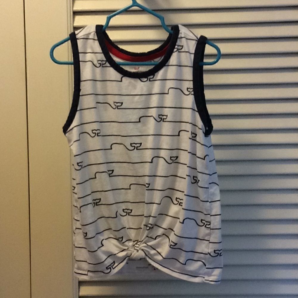 Vineyard Vines girl’s medium 7/8 knot at waist.
